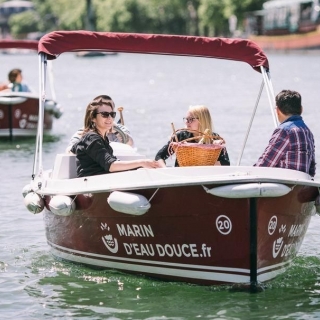 Boat rental without licence in Paris
